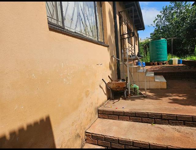 5 BEDROOM HOUSE FOR SALE IN SIBASA
